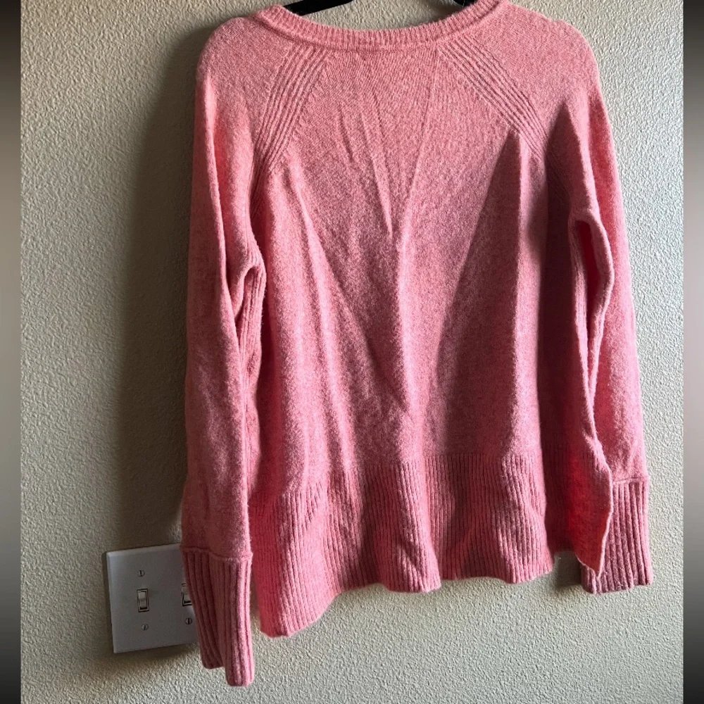 J. Crew Soft‎ Pink V-Neck  Cozy Sweater size medium slit sides